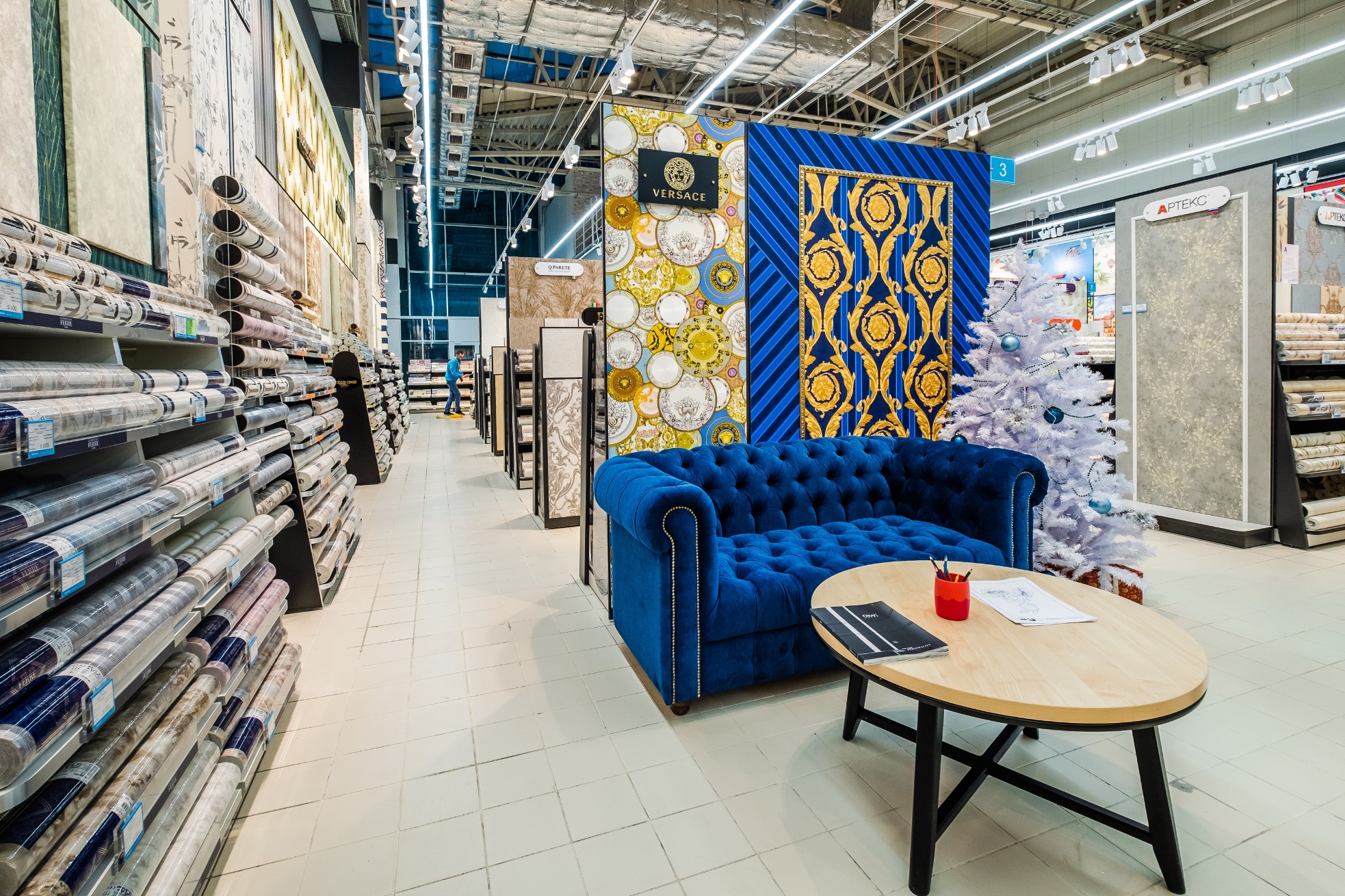 Versace в магазине Обойкин «Руставели»